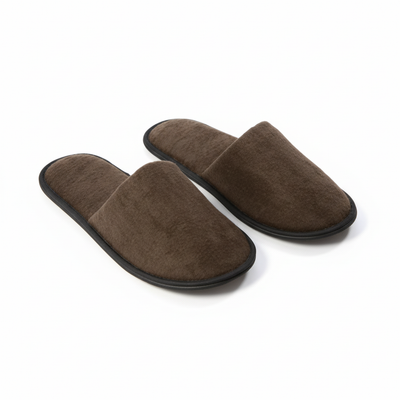 Pruun veluursuss kinnine nina